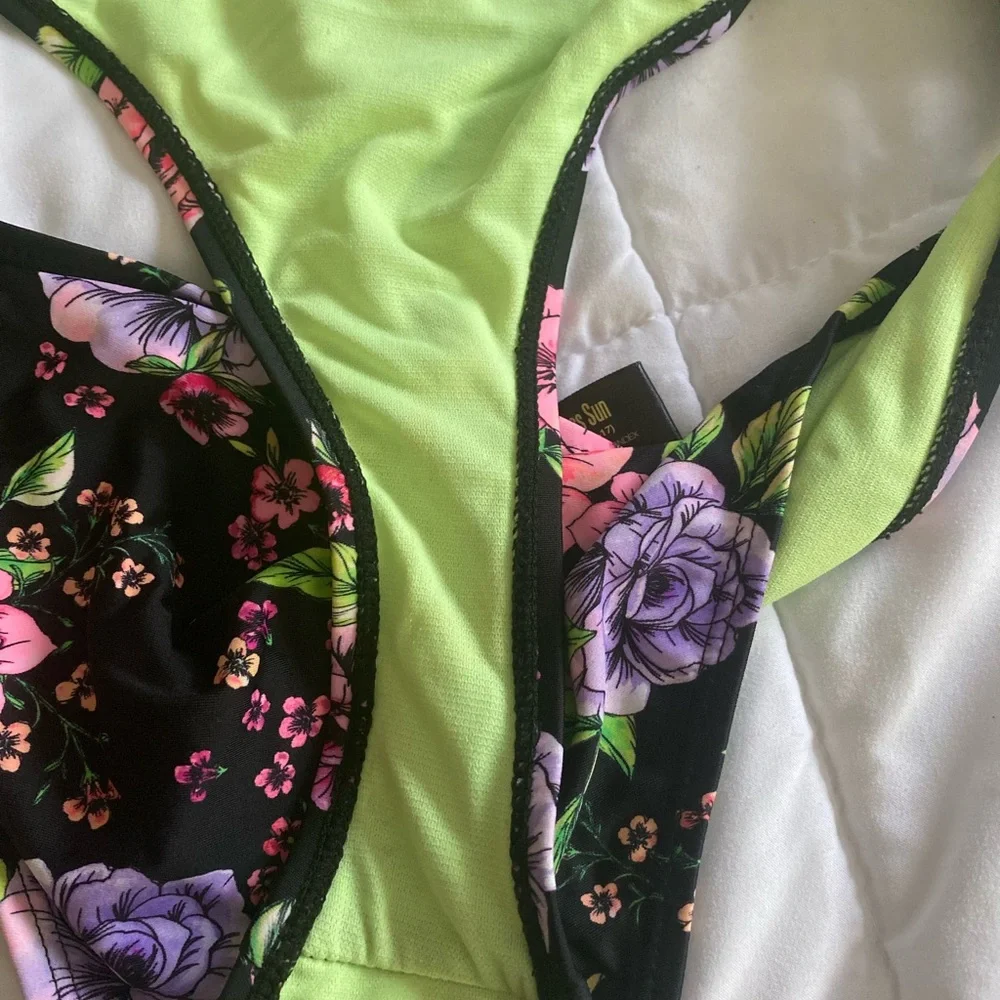Endless sun bikini bottoms size x large multi colors with flowers - Picture 3 of 4